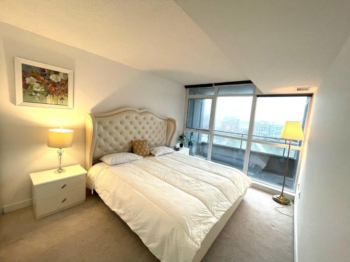 تورونتو Three-Bedroom Condo With Free Parking Nearby Cn Tower With Lake View المظهر الخارجي الصورة
