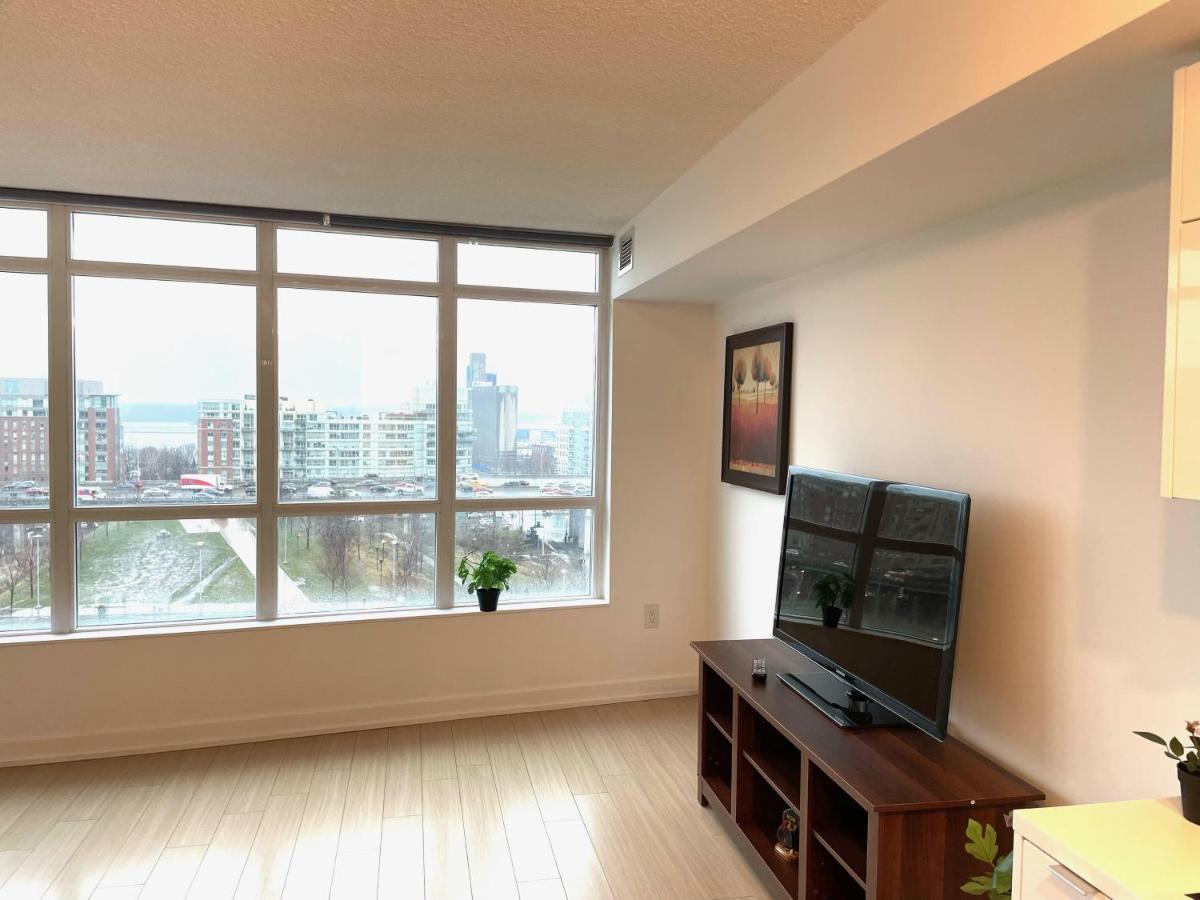 تورونتو Three-Bedroom Condo With Free Parking Nearby Cn Tower With Lake View المظهر الخارجي الصورة