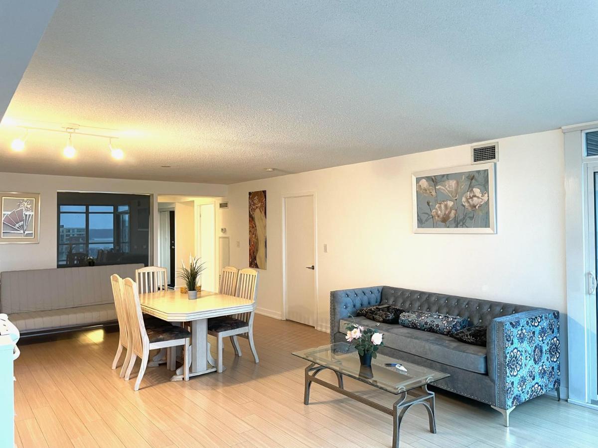 تورونتو Three-Bedroom Condo With Free Parking Nearby Cn Tower With Lake View المظهر الخارجي الصورة
