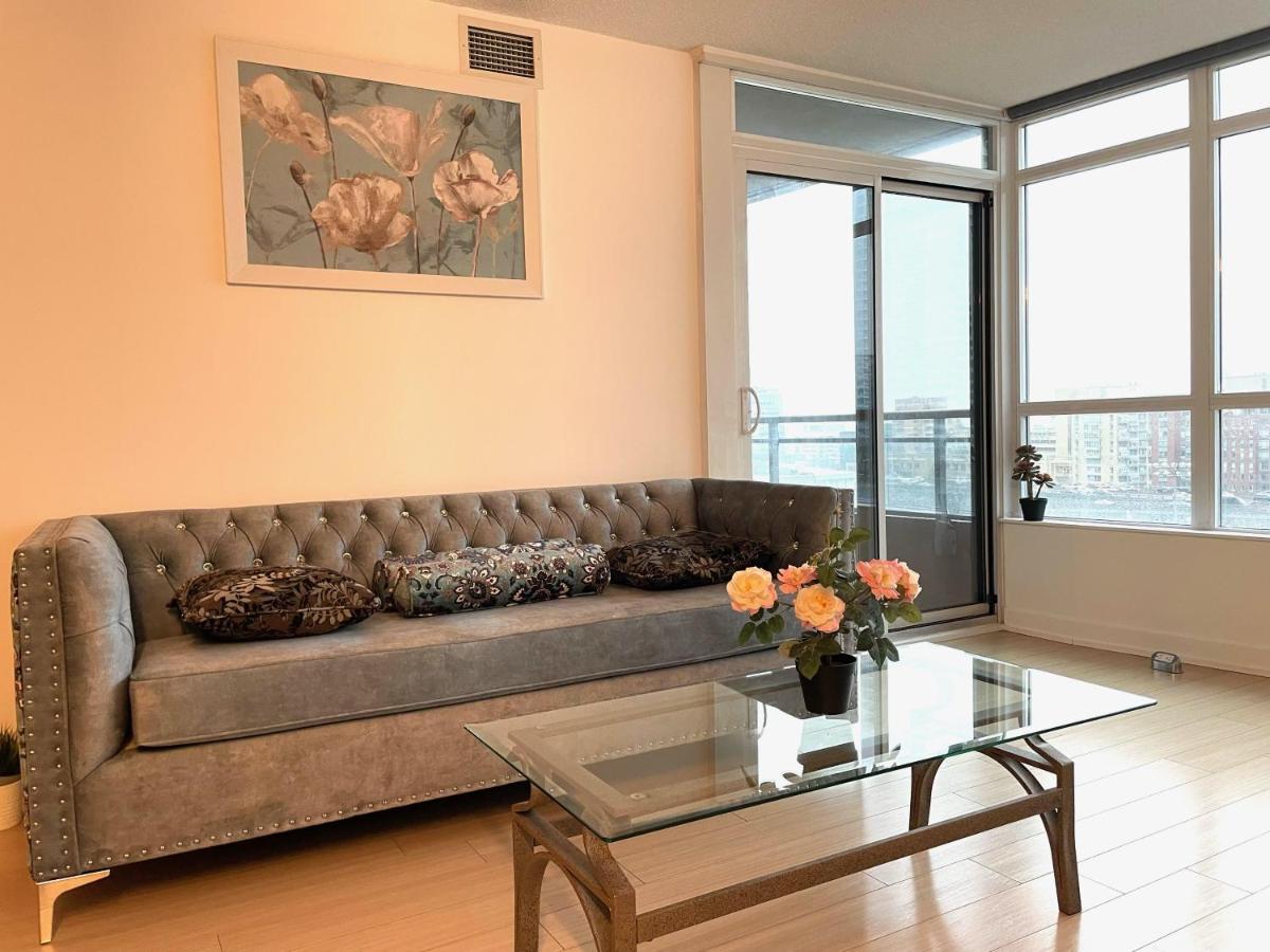 تورونتو Three-Bedroom Condo With Free Parking Nearby Cn Tower With Lake View المظهر الخارجي الصورة