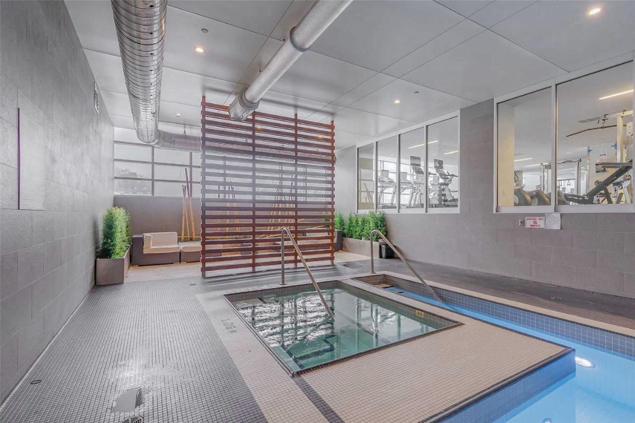 تورونتو Three-Bedroom Condo With Free Parking Nearby Cn Tower With Lake View المظهر الخارجي الصورة