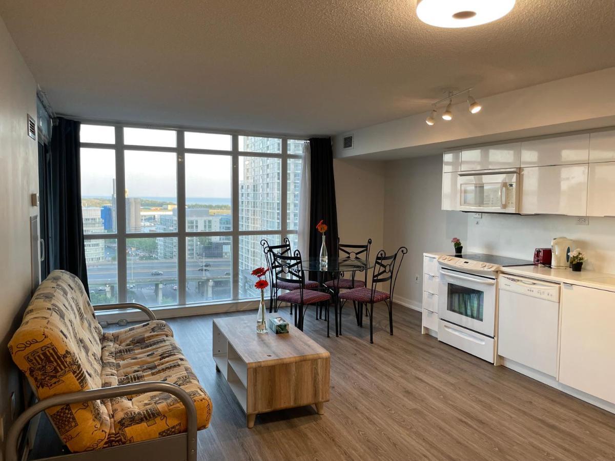 تورونتو Three-Bedroom Condo With Free Parking Nearby Cn Tower With Lake View المظهر الخارجي الصورة